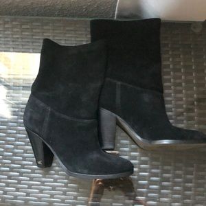 divia suede ankle boot